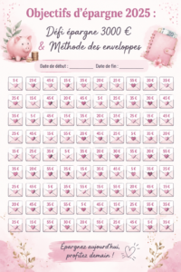 Une femme souriante planifie son budget d'épargne pour 2025 avec un cahier et des enveloppes colorées.