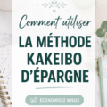 Vue d'un carnet de budget et d'un stylo avec la méthode Kakeibo en contexte