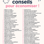 Femme souriante planifiant ses économies avec un carnet et un stylo.