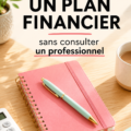 Femme souriante consultant son budget sur une tablette