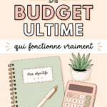 Femme souriante consultant son budget sur un ordinateur portable, représentant une gestion financière efficace.