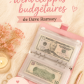 Femme utilisant le système des enveloppes pour gérer son budget.