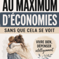Femme souriante regardant des ongles avec une amande de gazon, symbolisant l'économie discrète.