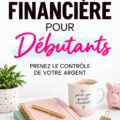 Femme souriante utilisant un ordinateur pour gérer ses finances personnelles.