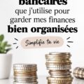 Femme comptant ses économies sur une table